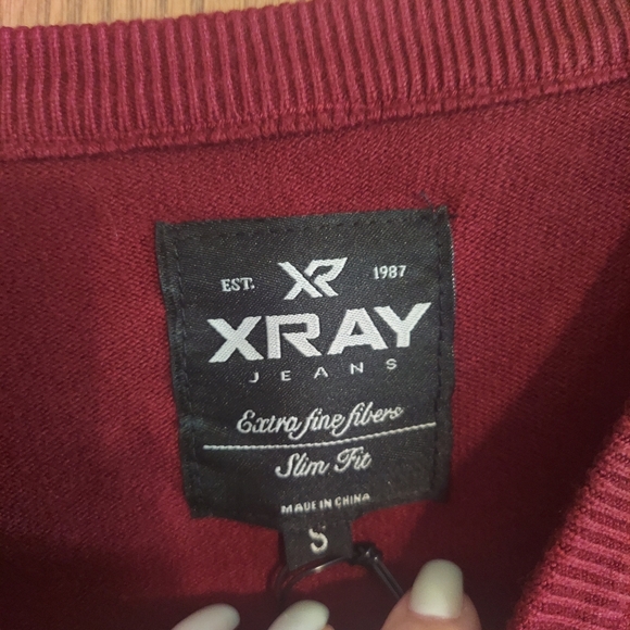 Gorgeous NWT Men's Sweater - Picture 2 of 3